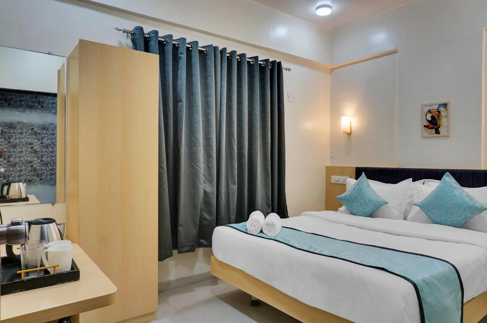 Urban Hometel Pune Luaran gambar