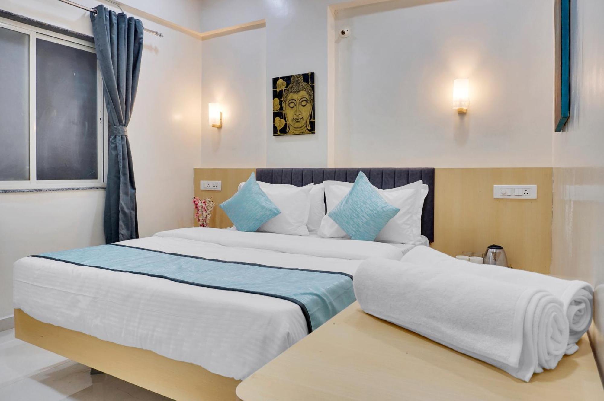 Urban Hometel Pune Luaran gambar