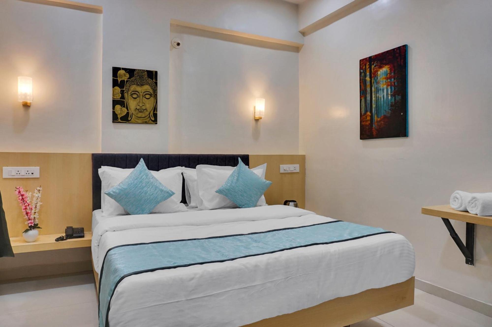 Urban Hometel Pune Luaran gambar