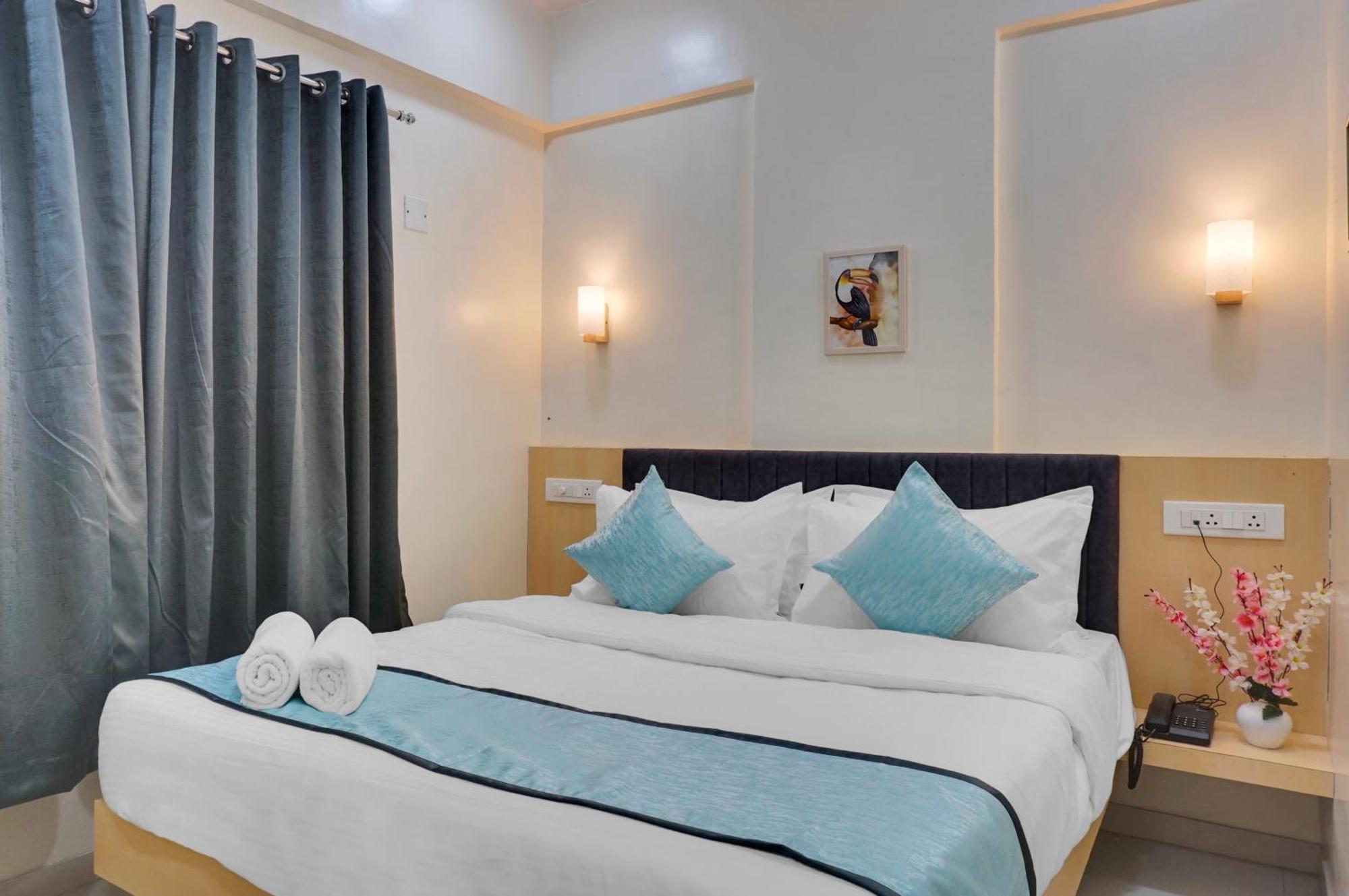 Urban Hometel Pune Luaran gambar
