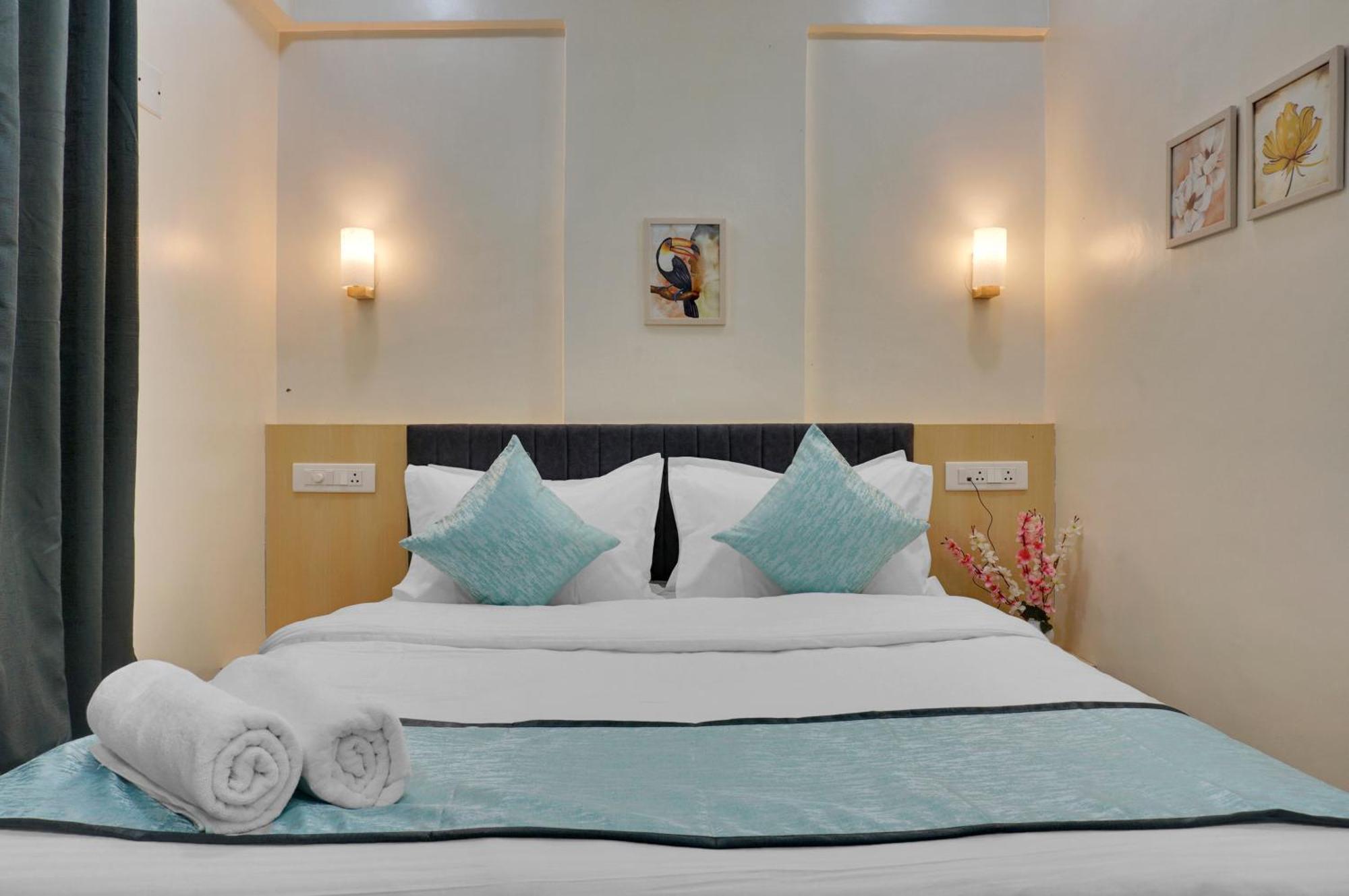 Urban Hometel Pune Luaran gambar