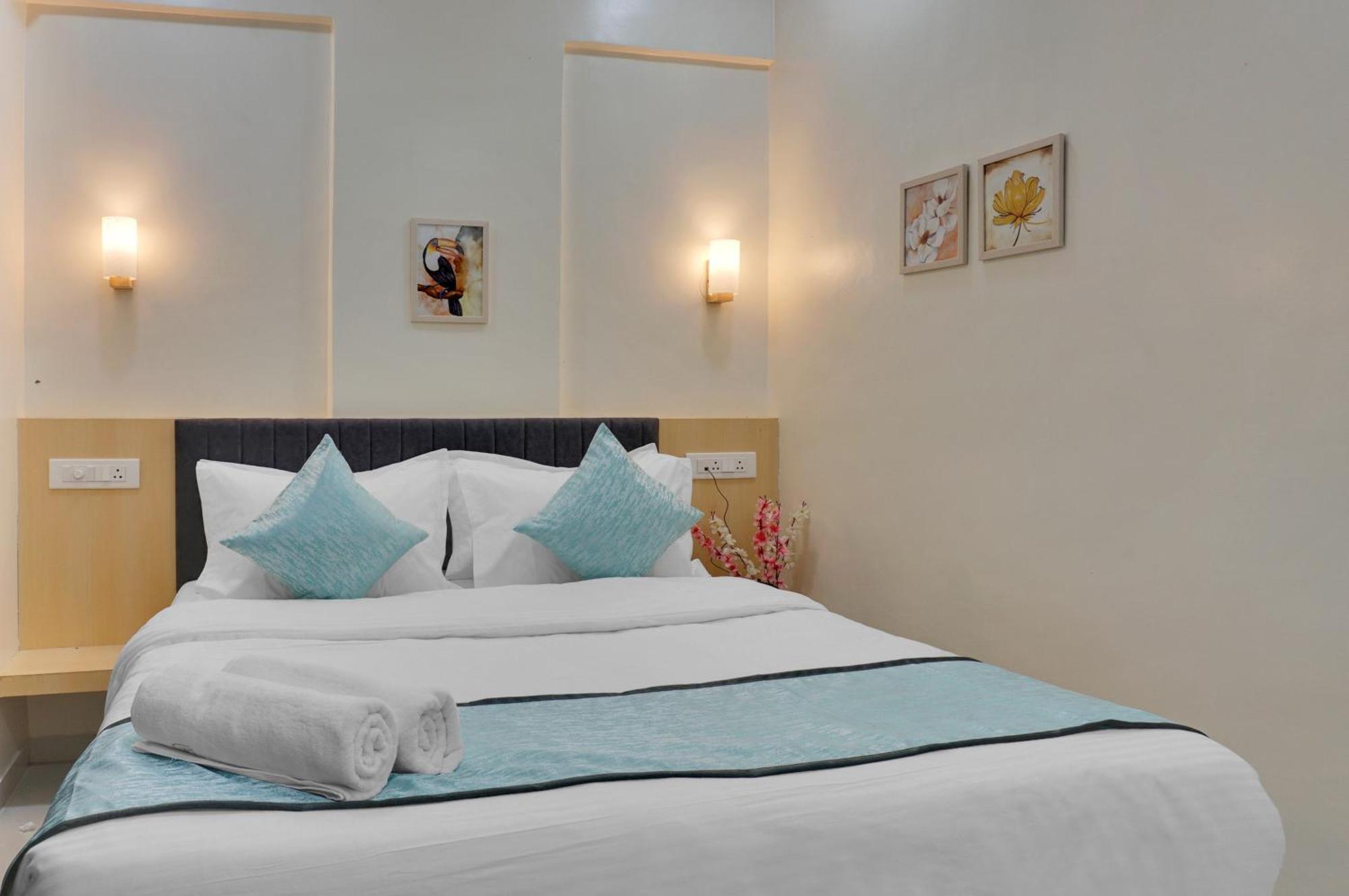 Urban Hometel Pune Luaran gambar
