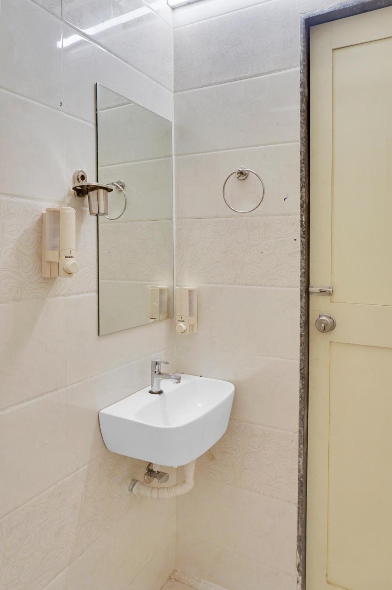 Urban Hometel Pune Luaran gambar