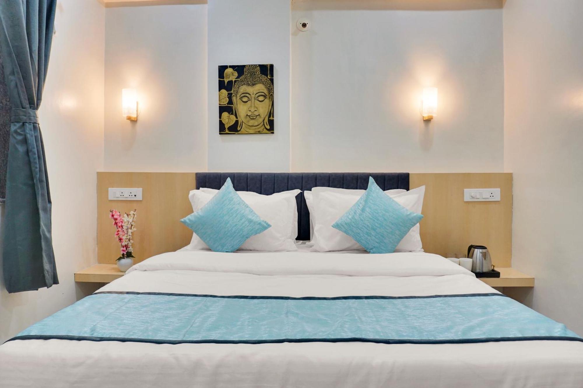 Urban Hometel Pune Luaran gambar